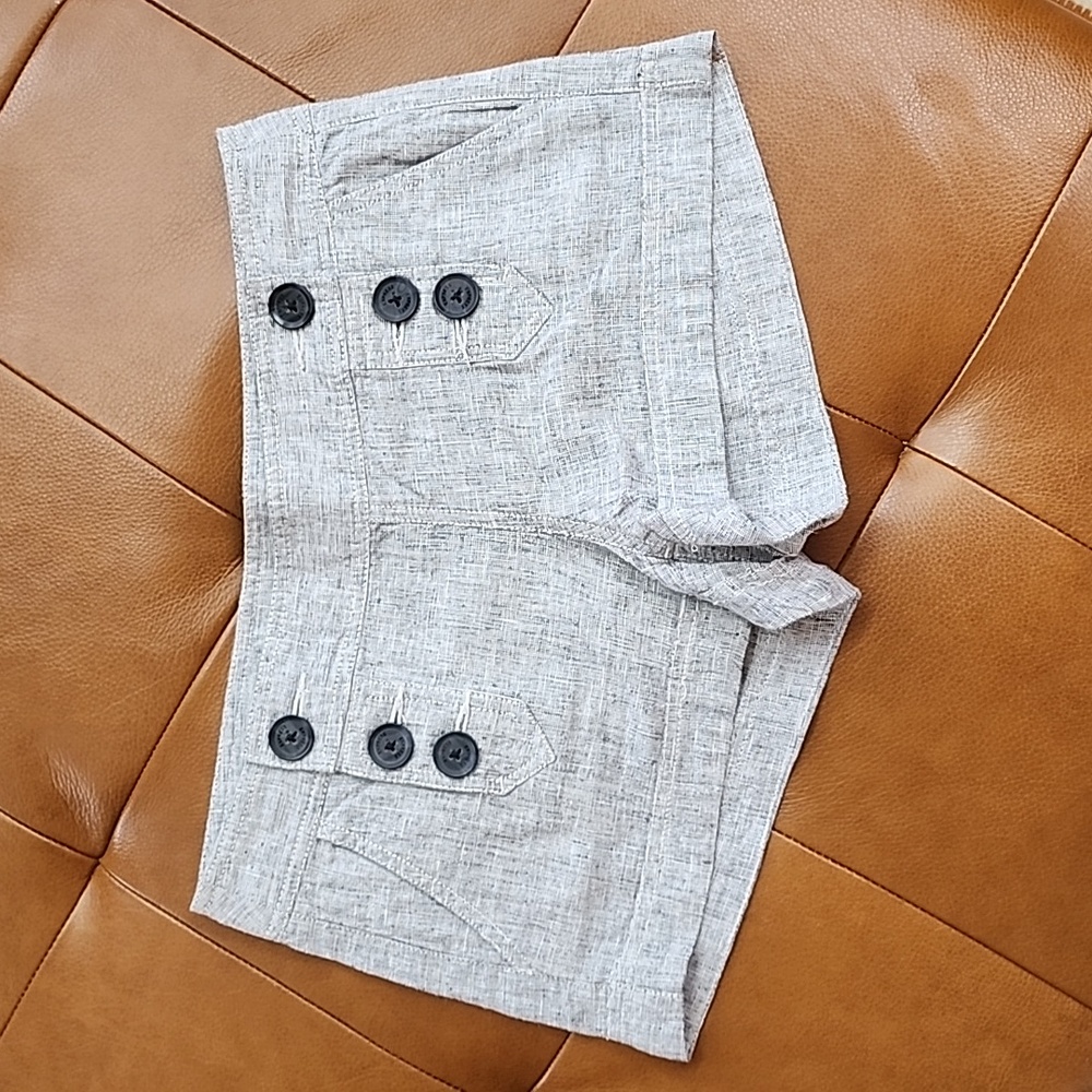 Express dress shorts. Gray with black buttons. Size 2. Great condition.